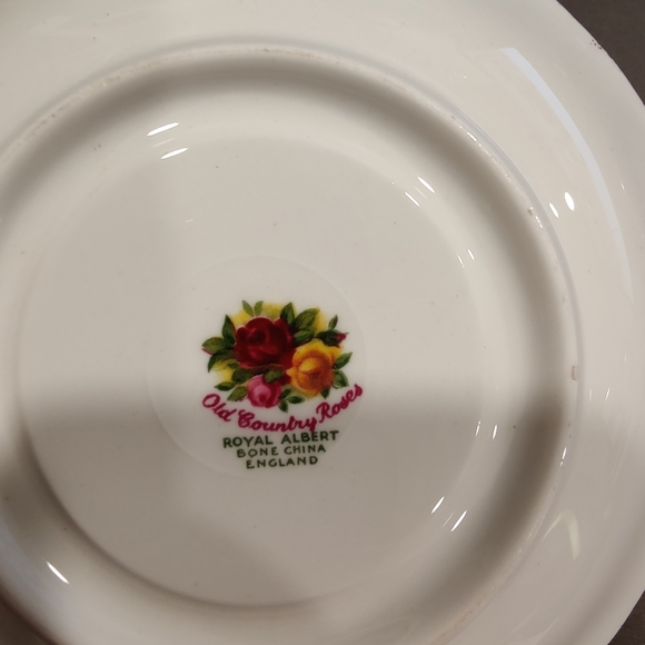 Old Country Roses Tea Saucer - Picture 3 of 4